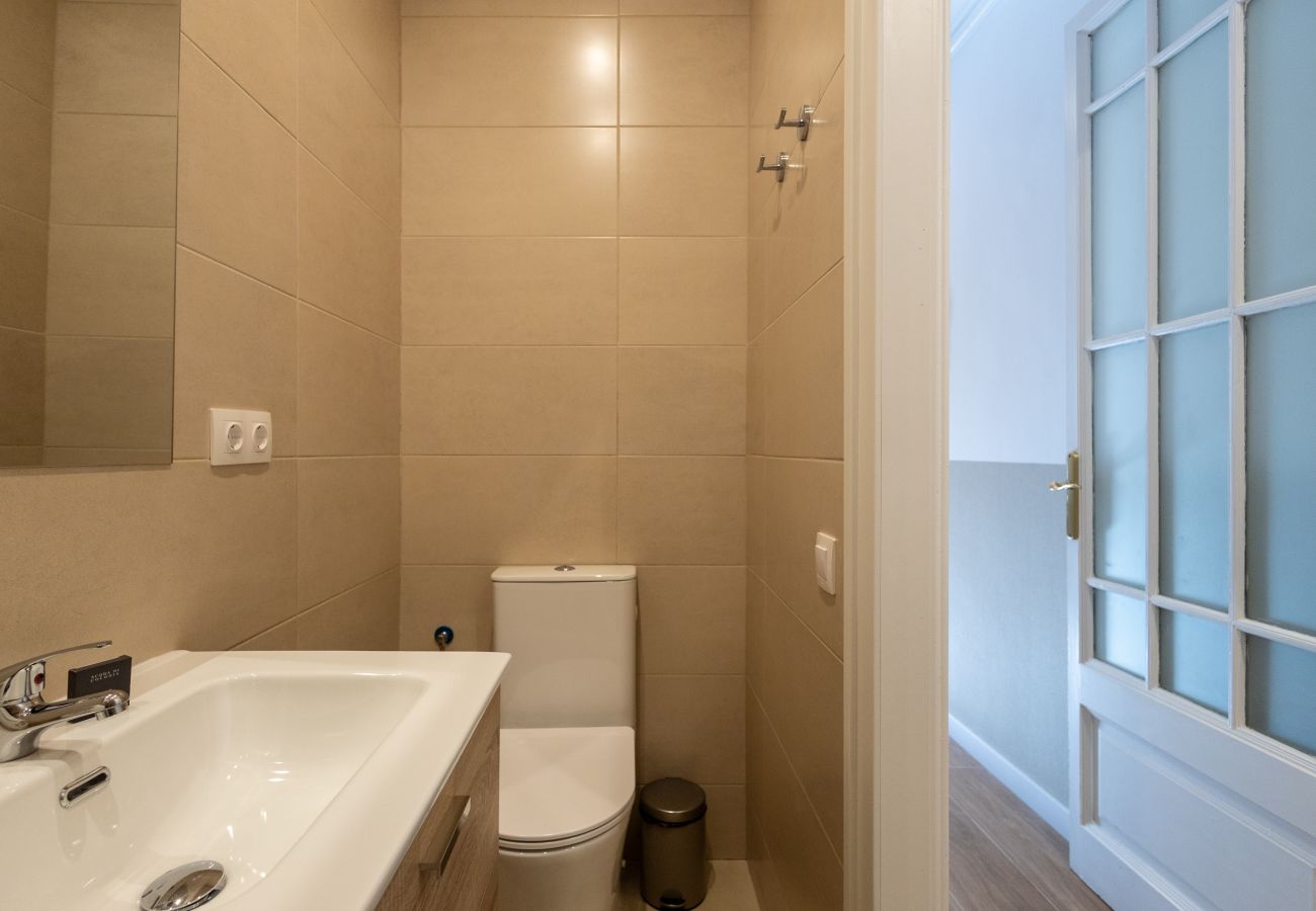 Ferienwohnung in Barcelona - CASA CALABRIA 2 BEDROOM 4 PAX 