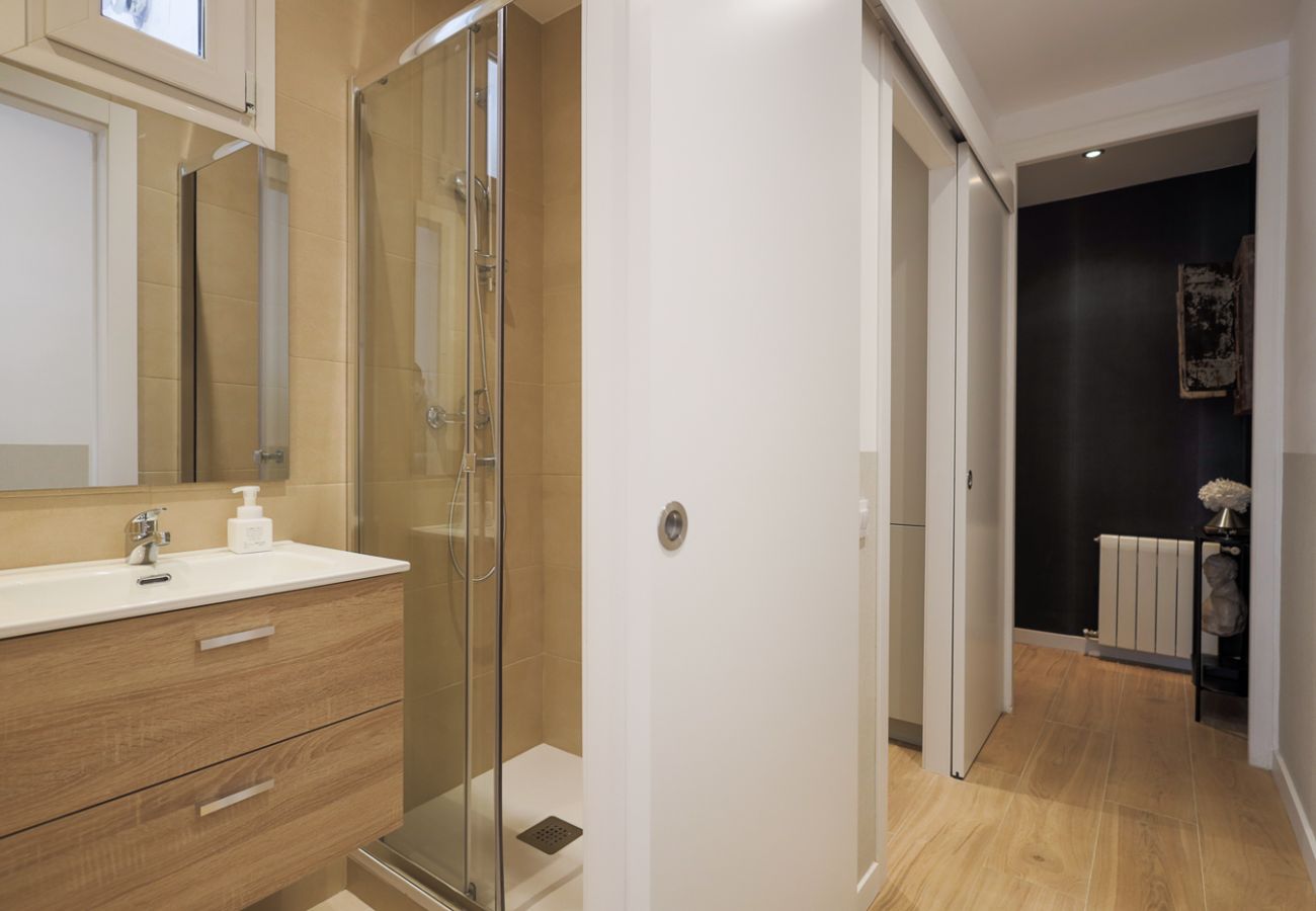 Ferienwohnung in Barcelona - CASA CALABRIA 2 BEDROOM 3 PAX 