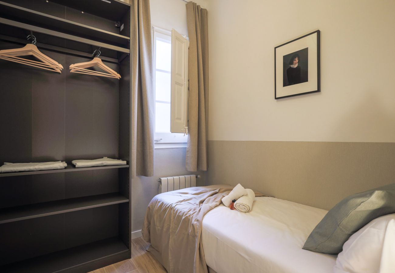 Ferienwohnung in Barcelona - CASA CALABRIA 2 BEDROOM 3 PAX 