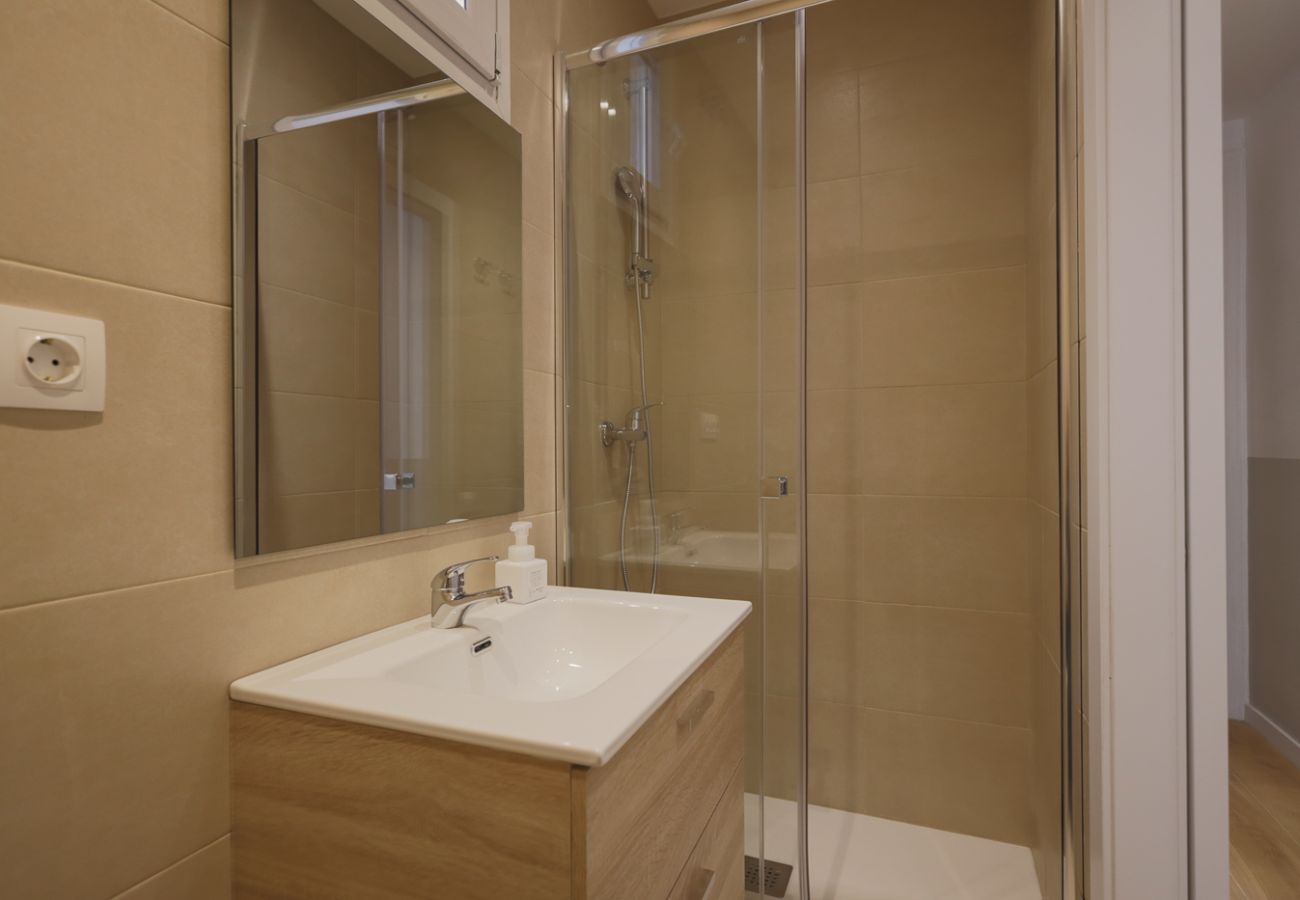 Ferienwohnung in Barcelona - CASA CALABRIA 2 BEDROOM 3 PAX 
