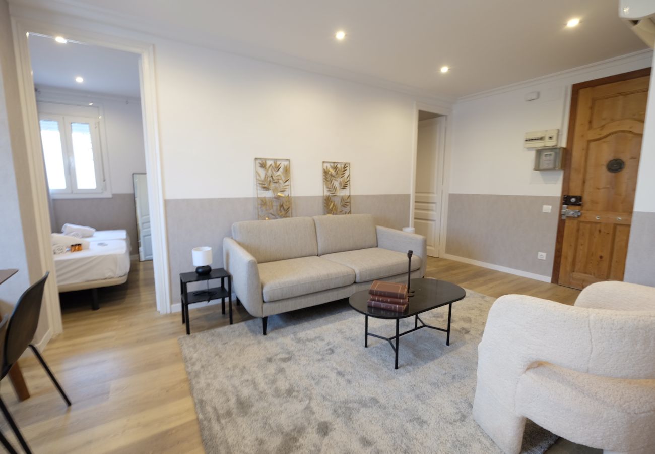 Apartamento en Barcelona - CASA CALABRIA 2 BEDROOM 4 PAX (2.1)