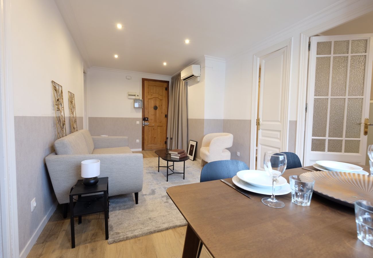 Apartamento en Barcelona - CASA CALABRIA 2 BEDROOM 4 PAX (2.2)