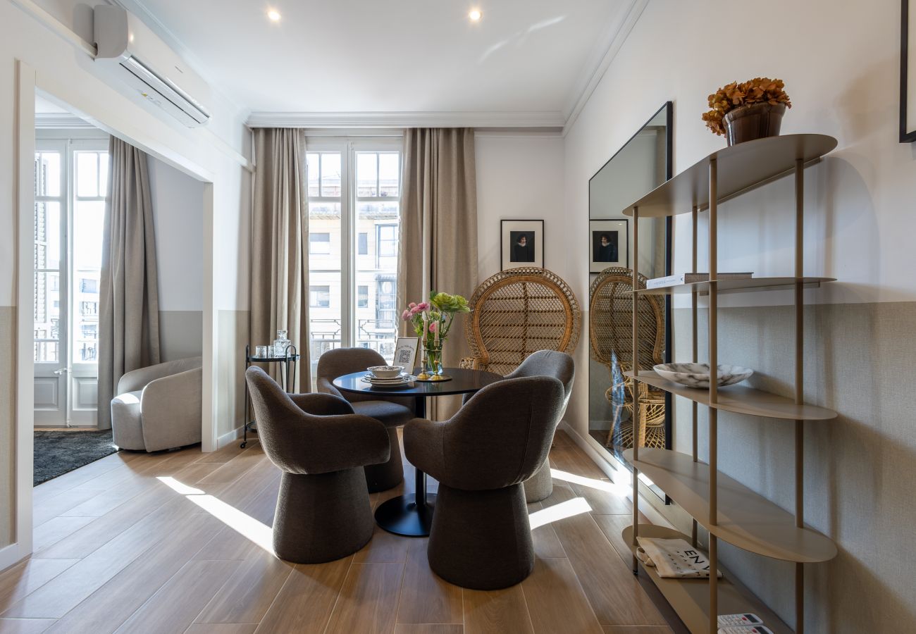 Apartment in Barcelona - CASA CALABRIA 2 BEDROOM 4 PAX (2.2/3.2)