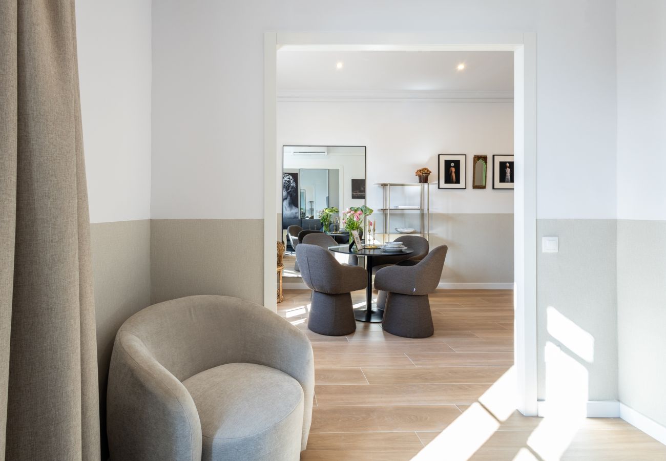 Apartment in Barcelona - CASA CALABRIA 2 BEDROOM 4 PAX (2.2/3.2)