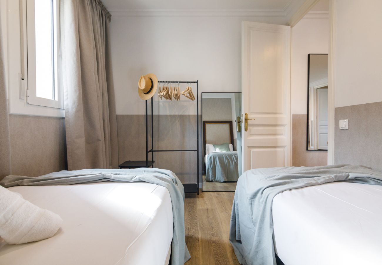 Apartment in Barcelona - CASA CALABRIA ATICO 1 (6.1) 4 PAX 